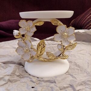 Flower Ring Candle pedestal by bath and body works